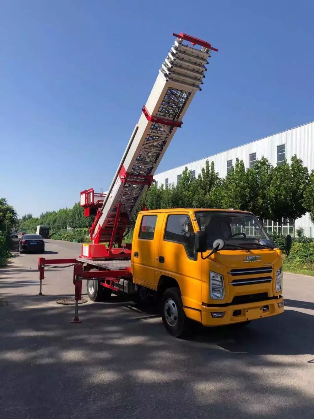 莒县附近的云梯车出租服务：轻松解决高空作业需求