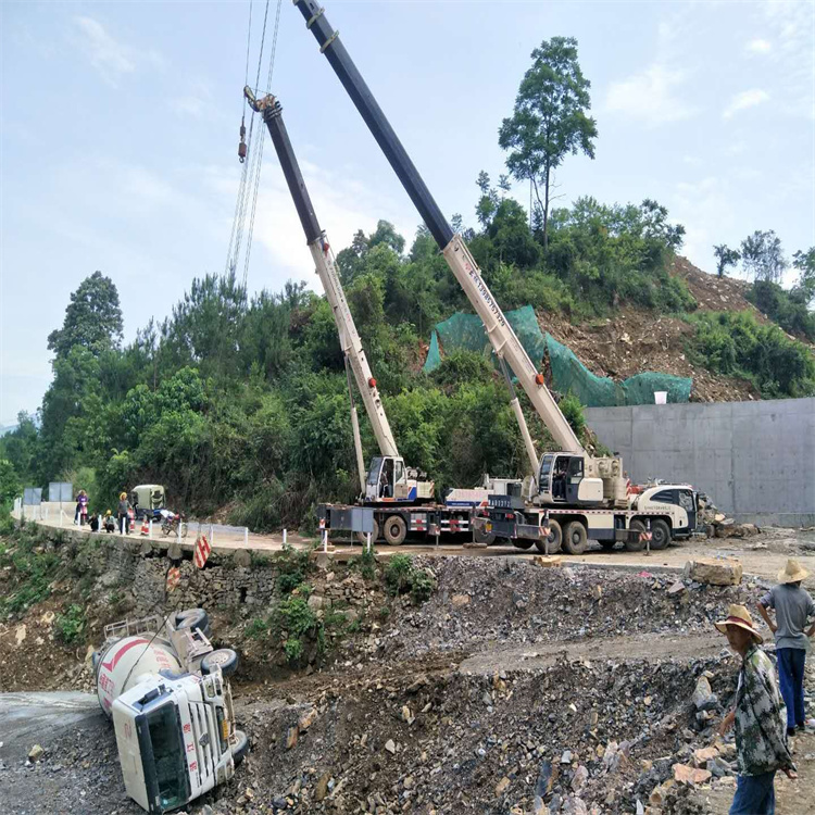莒县汽车掉沟里叫吊车救援要多少钱